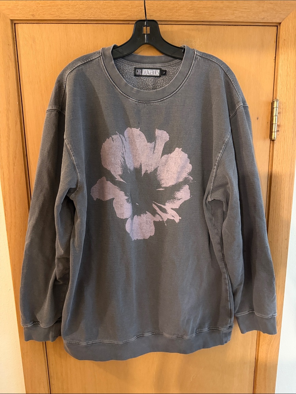 Girl Dangerous Women’s Flower Crew Neck Sweatshirt Gray Pink Size Large